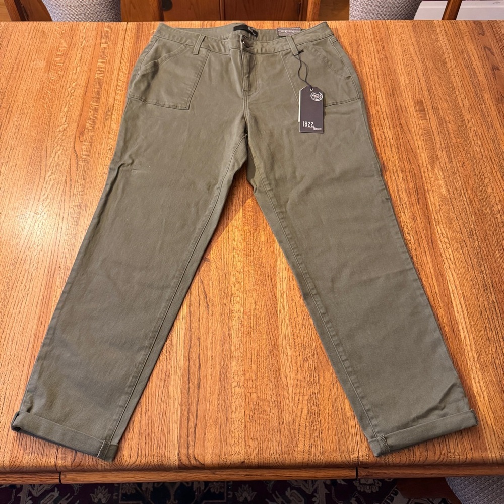 NWT Women’s ankle skinny cuffed size 14 jeans by 1822 Denim